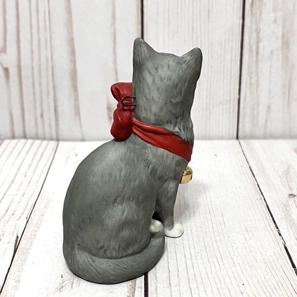 1989 Hallmark Noelle Cat Bell Fine Porcelain Figurine Ornament W/Original Box - Picture 2 of 7